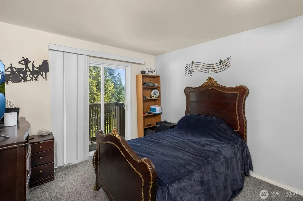 1425 S Puget Drive Renton WA 98055