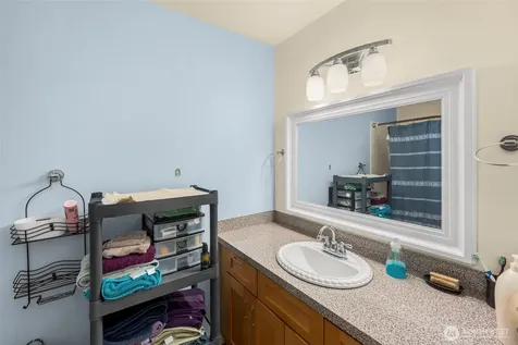 1425 S Puget Drive Renton WA 98055