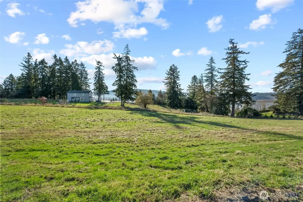 37 Sunnyfield Drive Cathlamet WA 98612