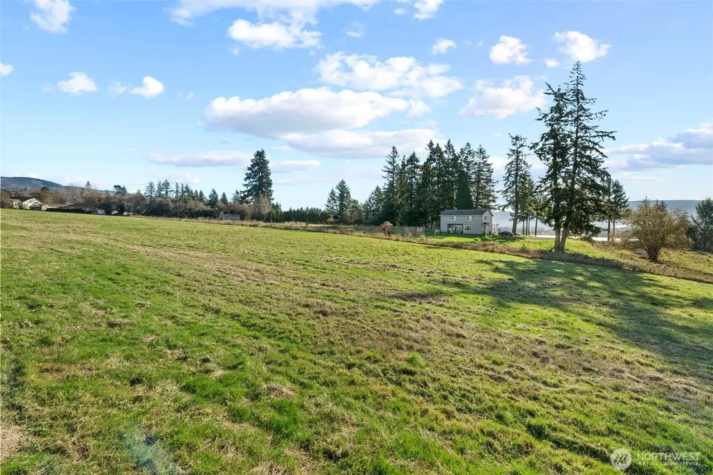 37 Sunnyfield Drive Cathlamet WA 98612