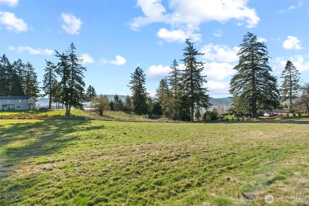 37 Sunnyfield Drive Cathlamet WA 98612
