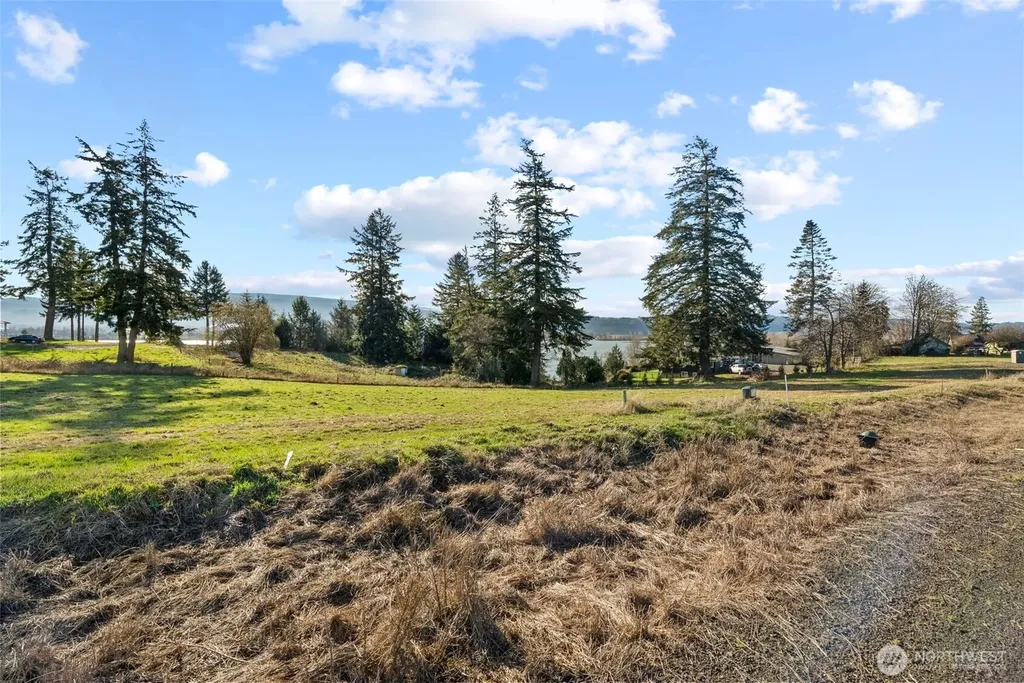 37 Sunnyfield Drive Cathlamet WA 98612