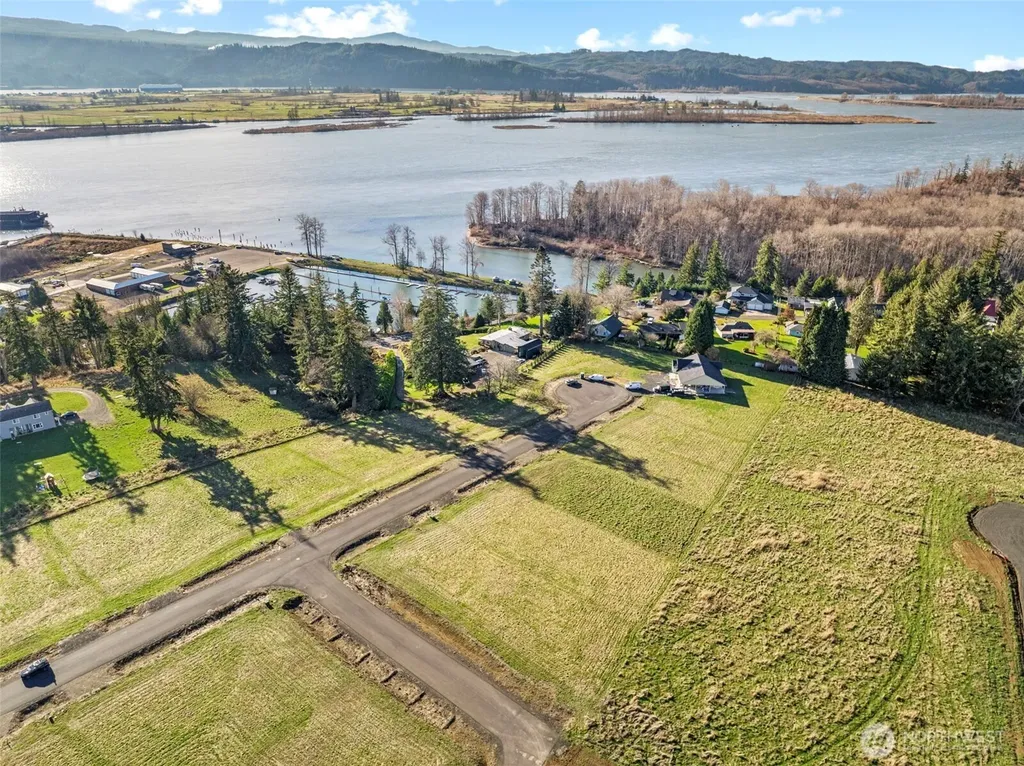 45 Sunnyfield Drive Cathlamet WA 98612