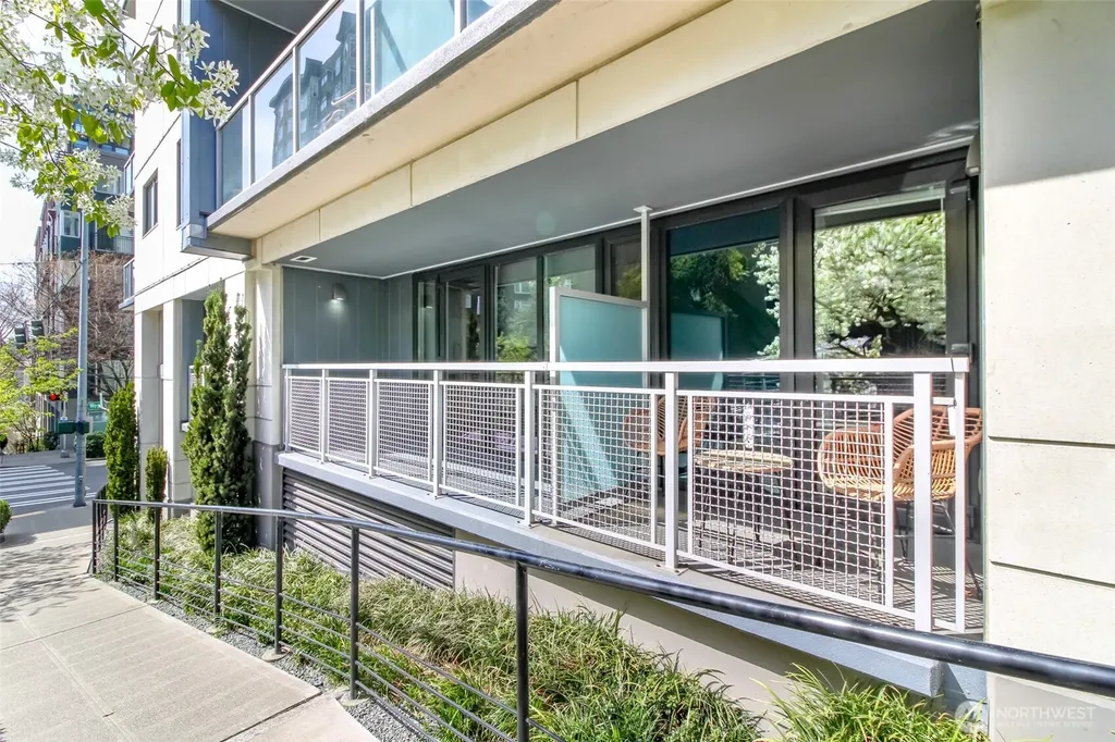76 Cedar Street Seattle WA 98121