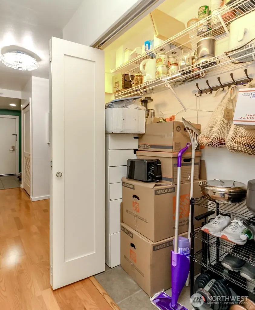 76 Cedar Street Seattle WA 98121