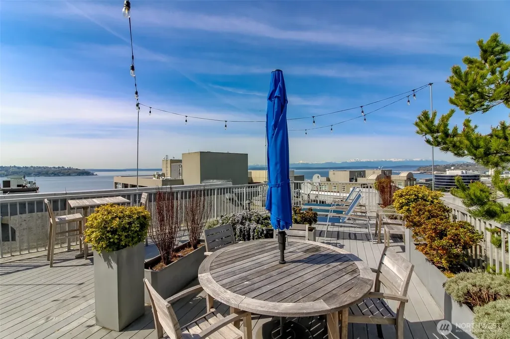 76 Cedar Street Seattle WA 98121
