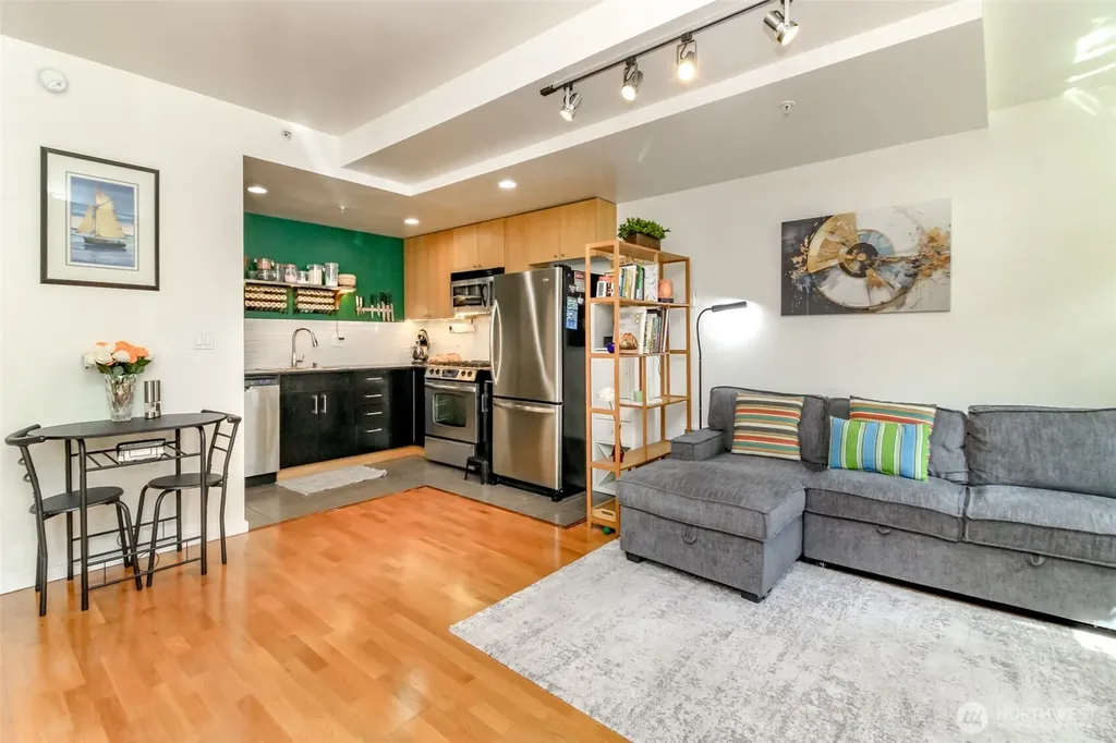 76 Cedar Street Seattle WA 98121