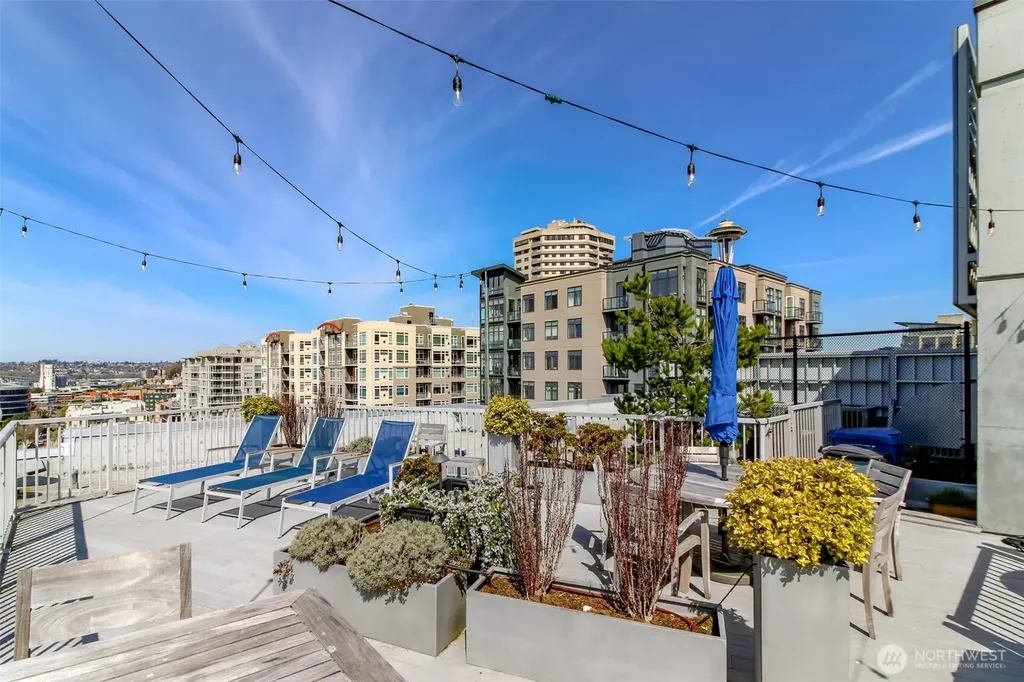 76 Cedar Street Seattle WA 98121