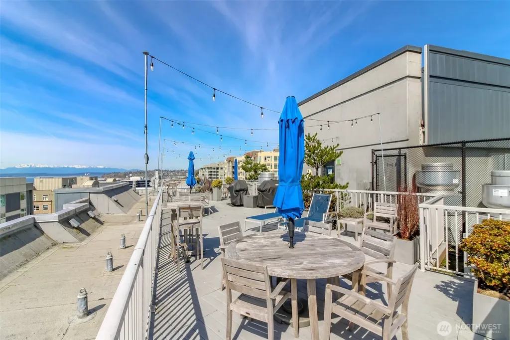 76 Cedar Street Seattle WA 98121