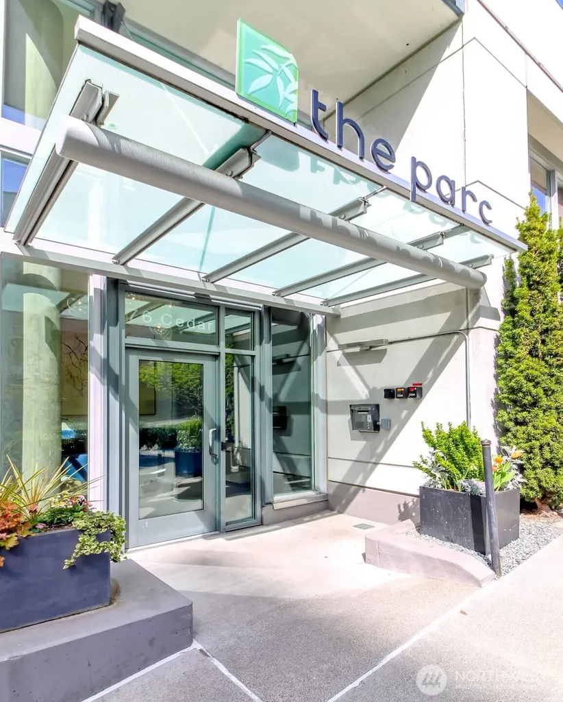76 Cedar Street Seattle WA 98121
