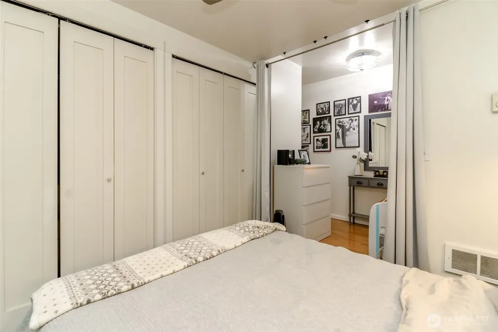 76 Cedar Street Seattle WA 98121