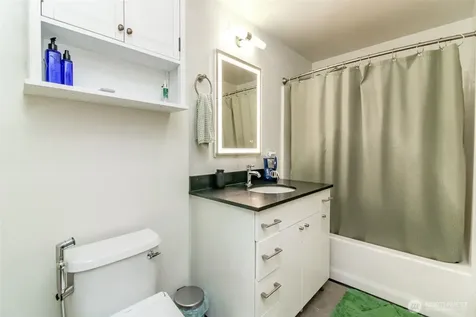 76 Cedar Street Seattle WA 98121