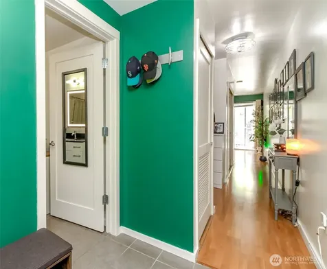 76 Cedar Street Seattle WA 98121