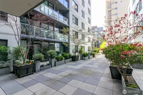76 Cedar Street Seattle WA 98121