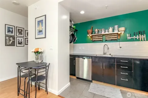 76 Cedar Street Seattle WA 98121