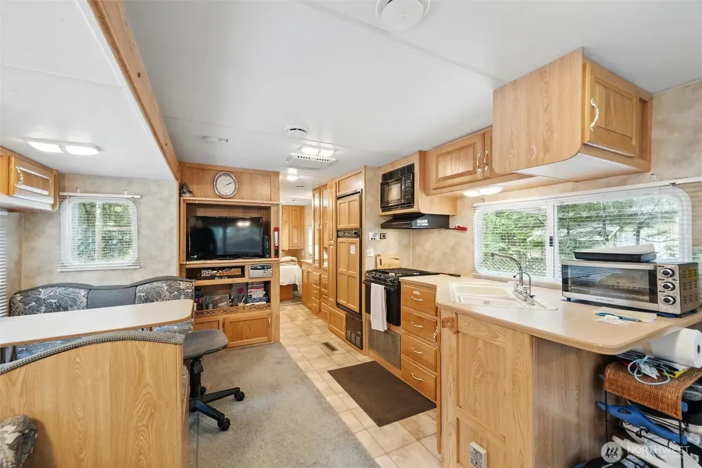 2 Schinn Canyon Circle Deming WA 98244