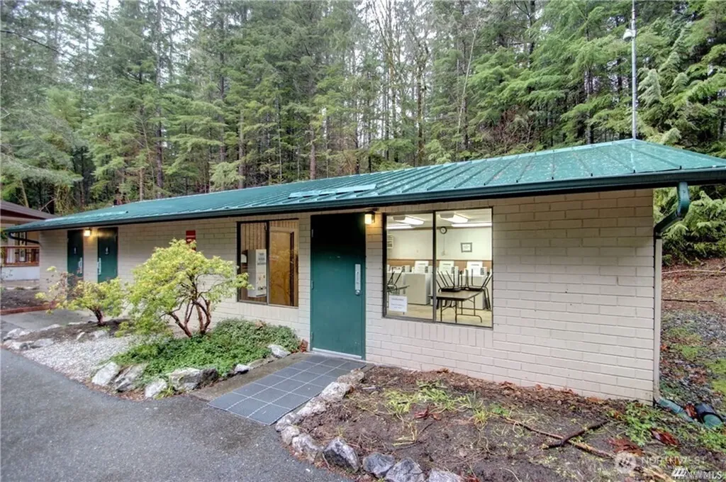 2 Schinn Canyon Circle Deming WA 98244