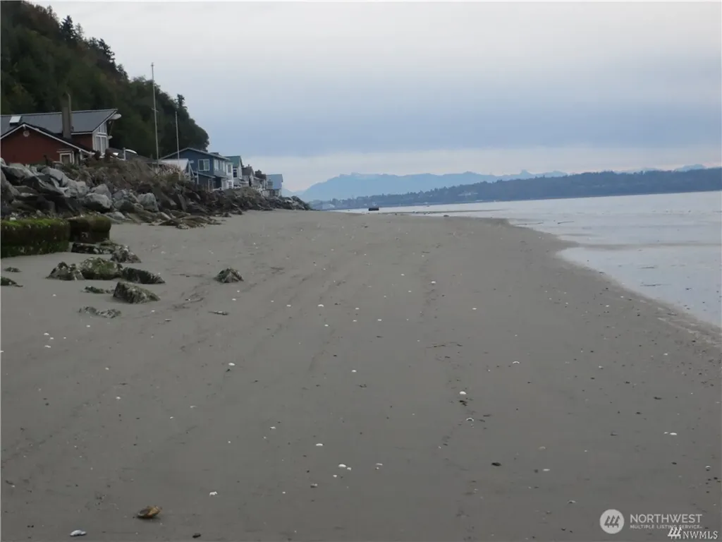 29 Beach Way Hat Island WA 98206