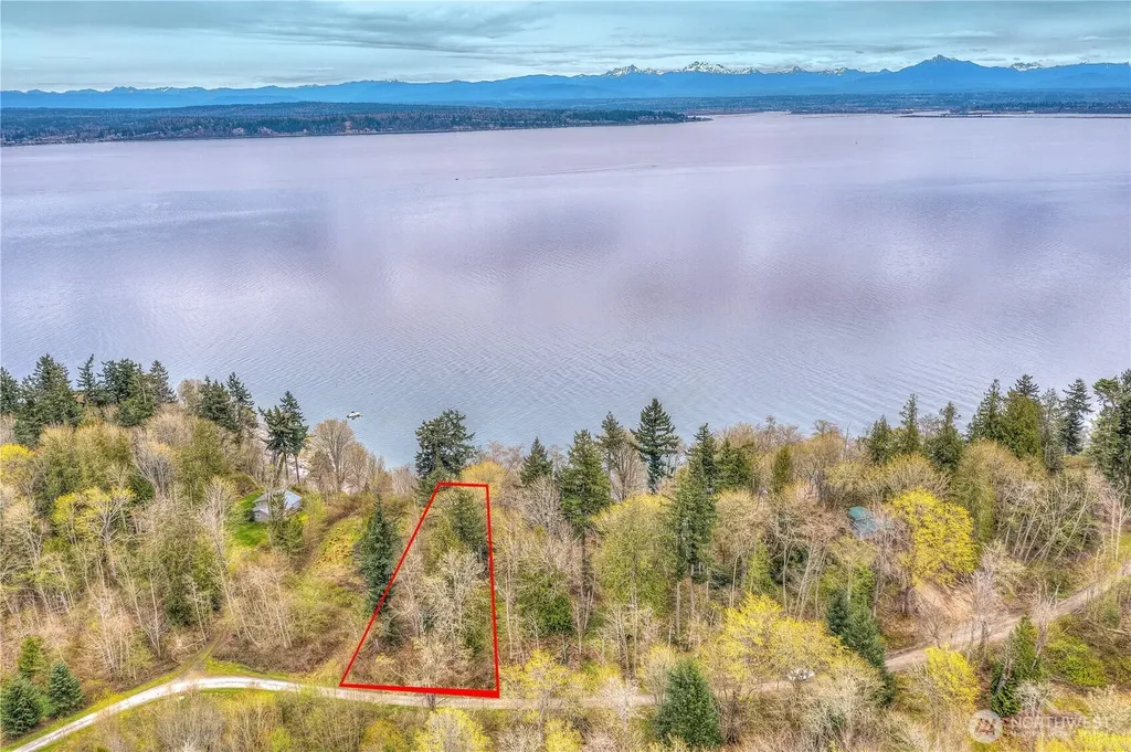 29 Beach Way Hat Island WA 98206
