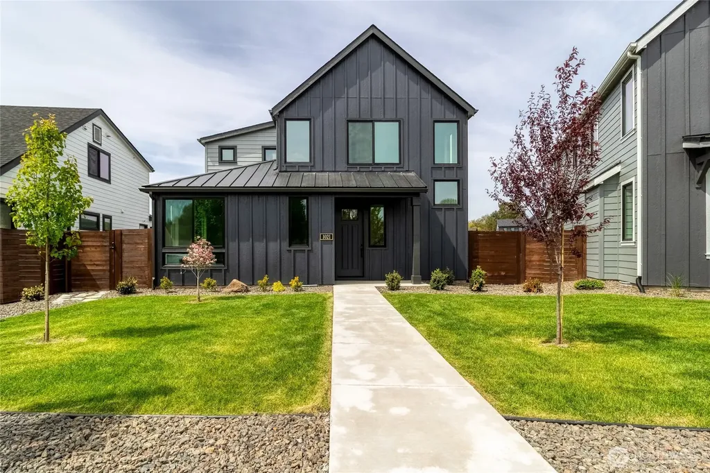 1021 SE Garrison Village Way College Place WA 99324