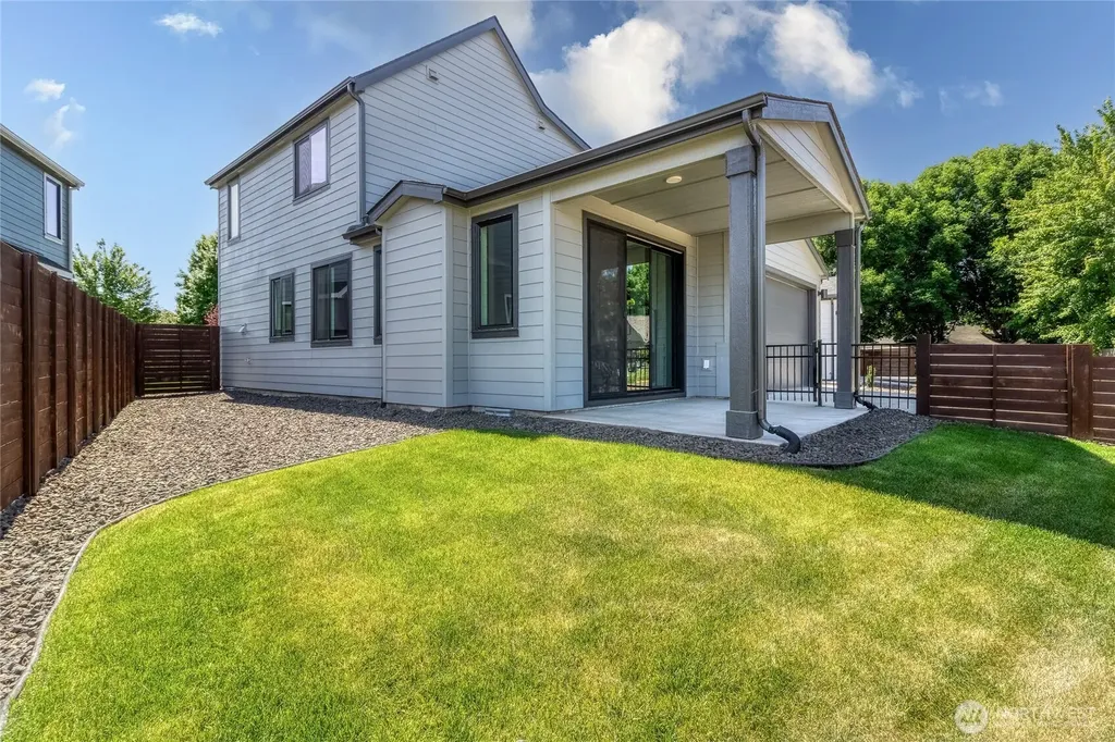 1021 SE Garrison Village Way College Place WA 99324