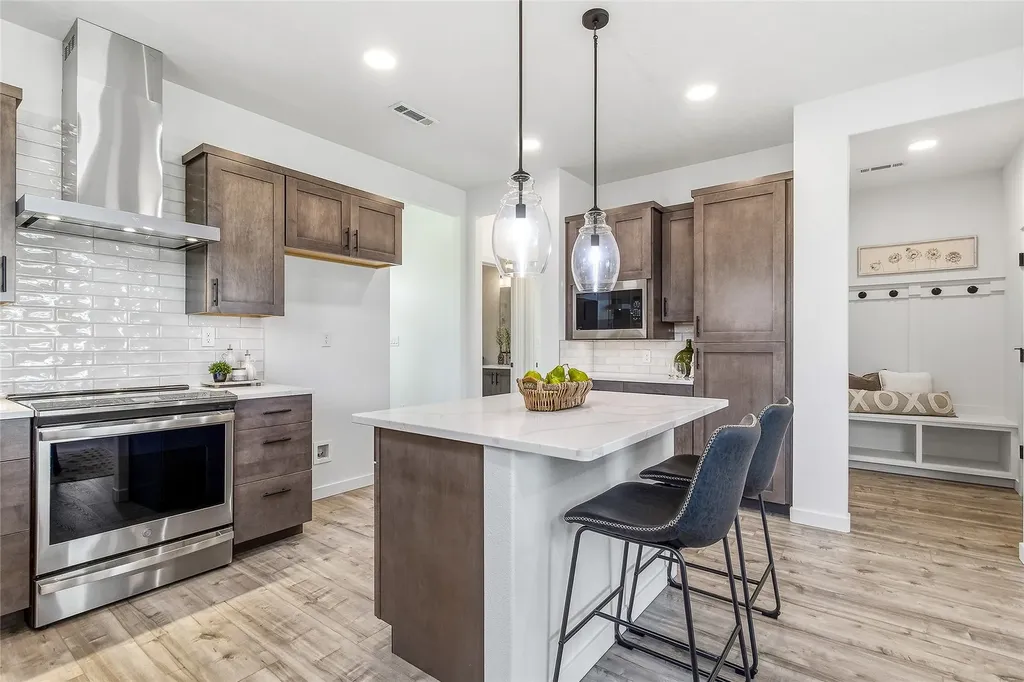 1021 SE Garrison Village Way College Place WA 99324