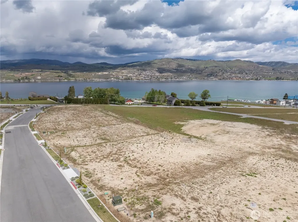 90 Loretta Lane Chelan WA 98816