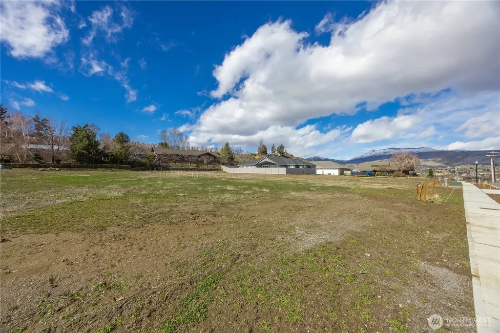 1804 North Road Wenatchee WA 98801