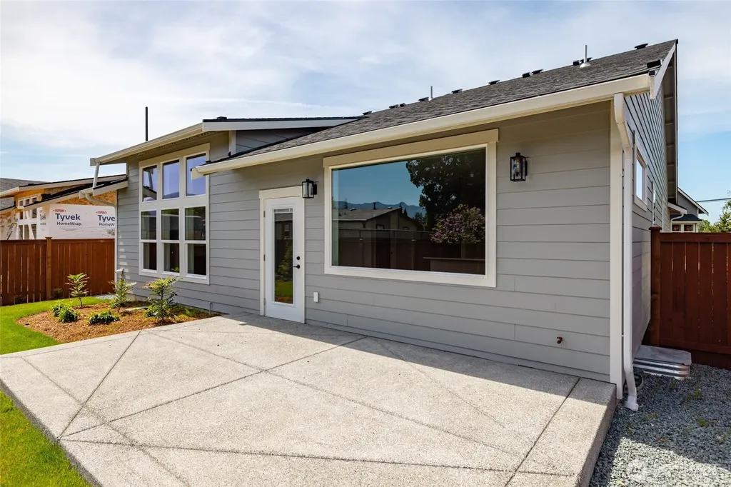 804 Parkland Loop Sedro Woolley WA 98284