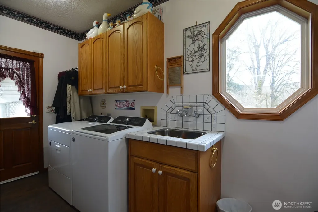 1397 State Route 506 Vader WA 98593