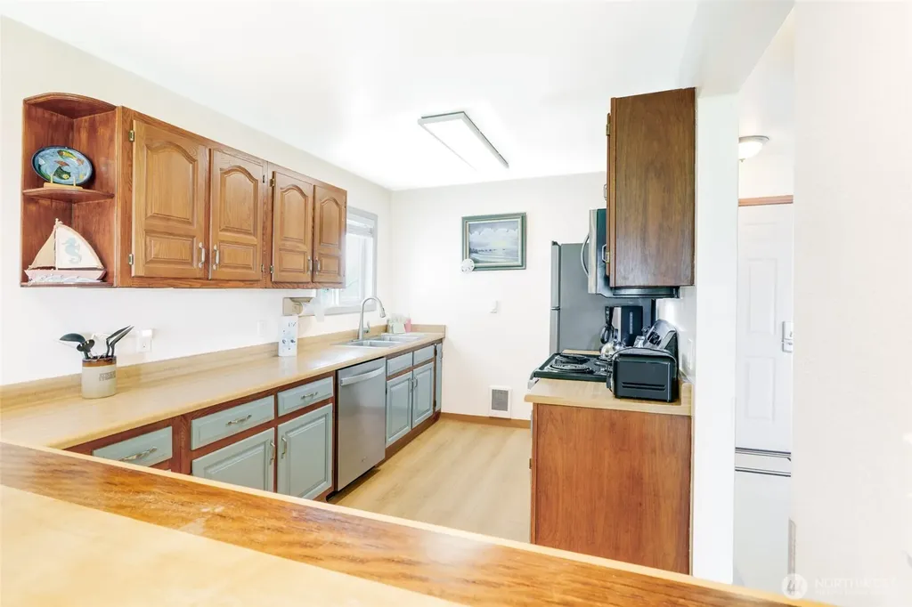 210 NW 26th Street Long Beach WA 98631