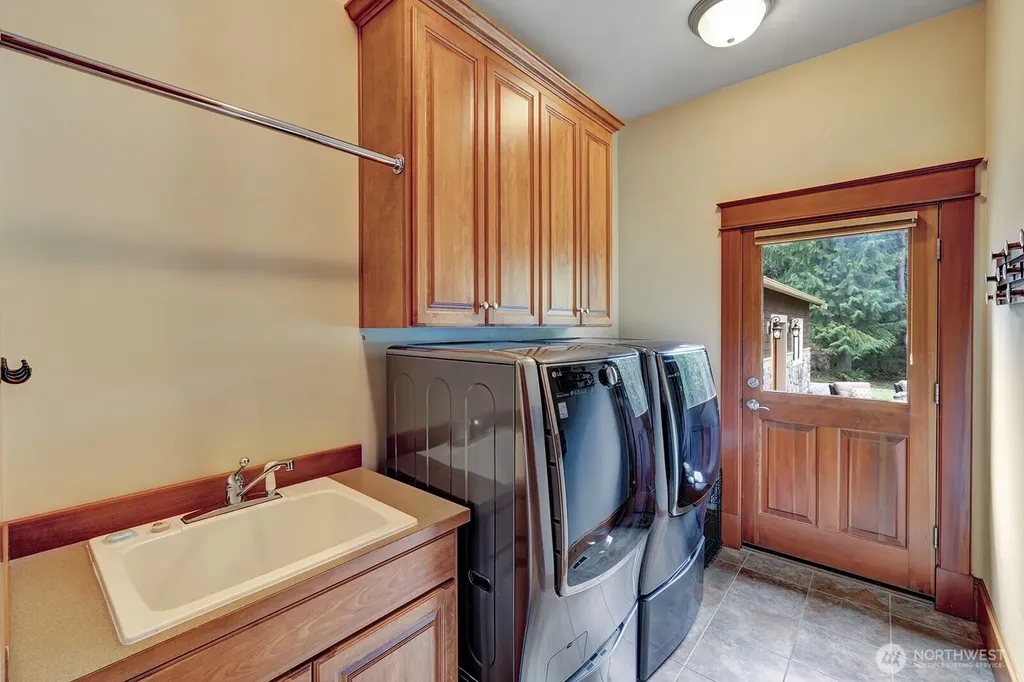 1833 297 Way SE Fall City WA 98024