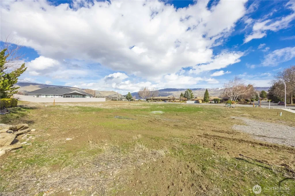 1808 North Road Wenatchee WA 98801