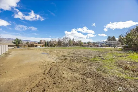 1808 North Road Wenatchee WA 98801