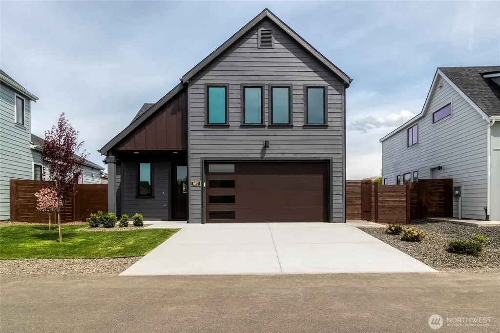 689 SE Quail Run College Place WA 99324