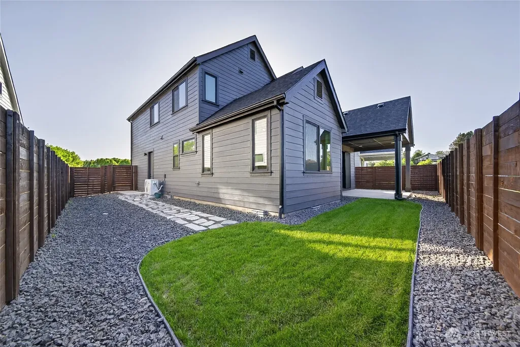 689 SE Quail Run College Place WA 99324