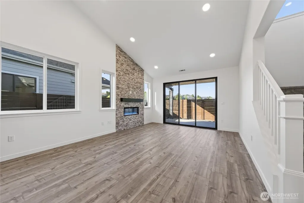 689 SE Quail Run College Place WA 99324