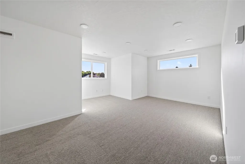 683 SE Quail Run College Place WA 99324