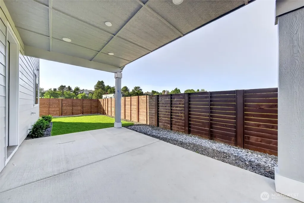 683 SE Quail Run College Place WA 99324