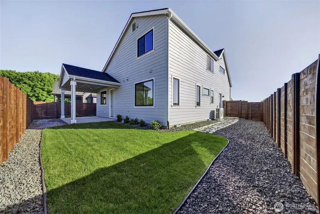 683 SE Quail Run College Place WA 99324