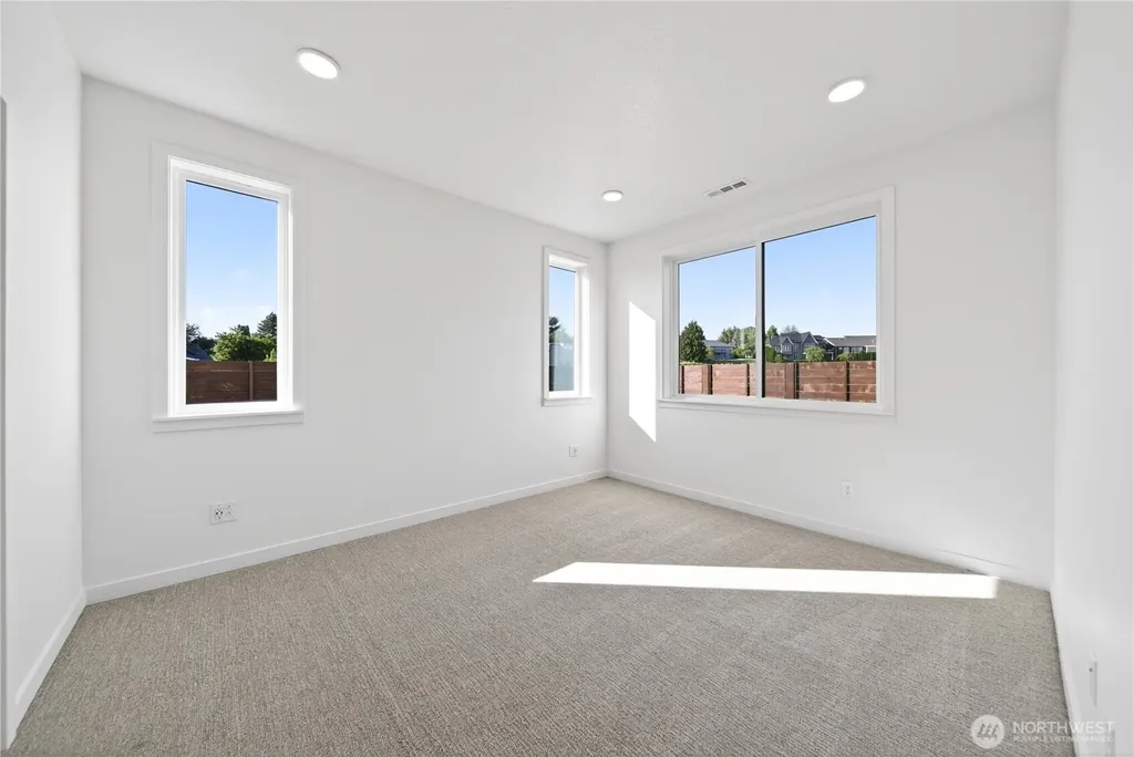 683 SE Quail Run College Place WA 99324