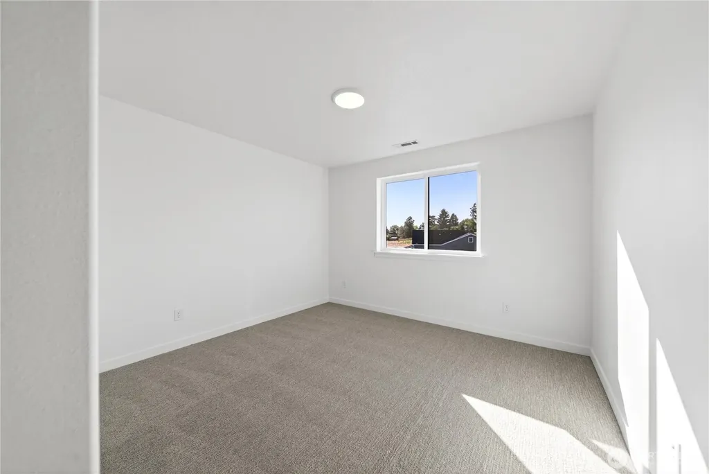 683 SE Quail Run College Place WA 99324