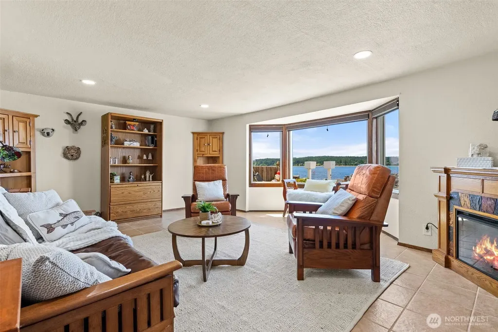 2423 Day Island Boulevard W University Place WA 98466