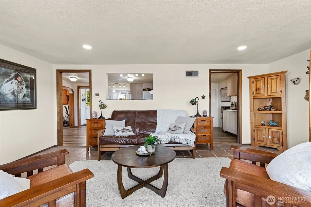 2423 Day Island Boulevard W University Place WA 98466