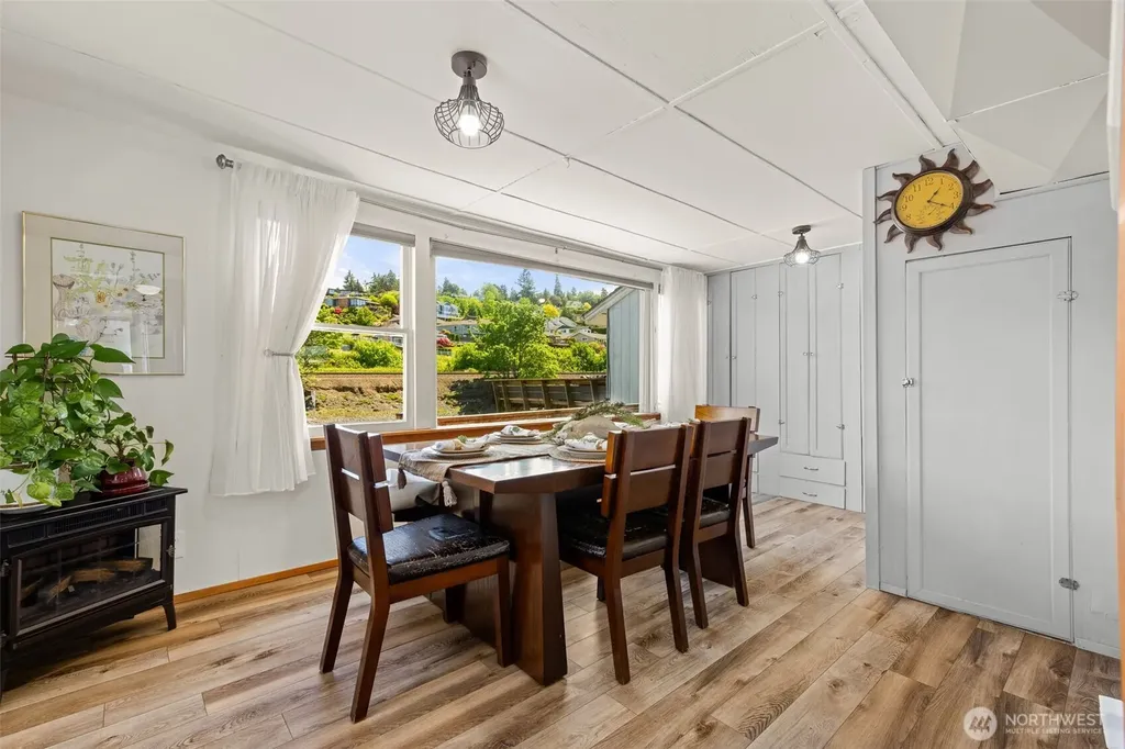 2423 Day Island Boulevard W University Place WA 98466