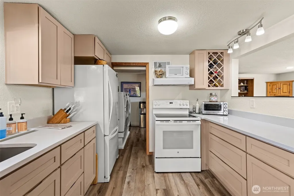 2423 Day Island Boulevard W University Place WA 98466