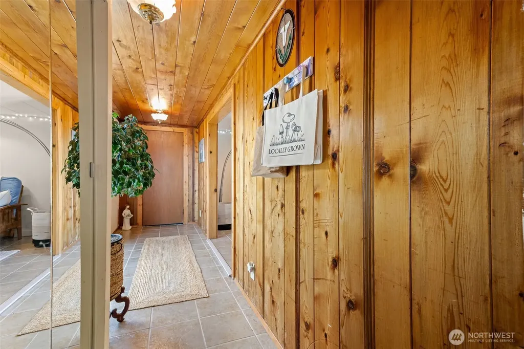 2423 Day Island Boulevard W University Place WA 98466