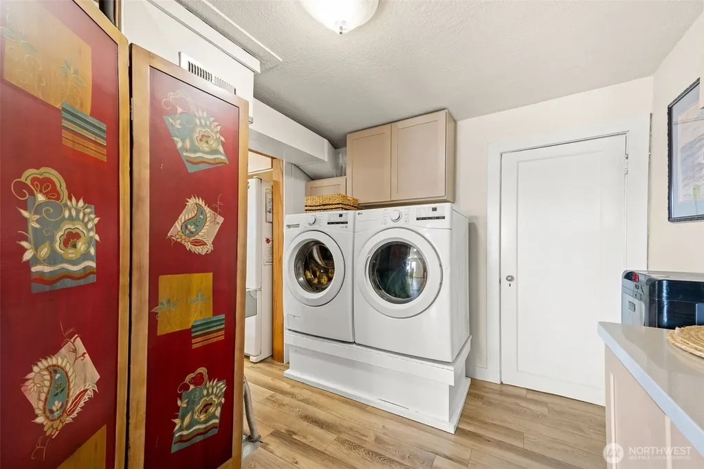2423 Day Island Boulevard W University Place WA 98466