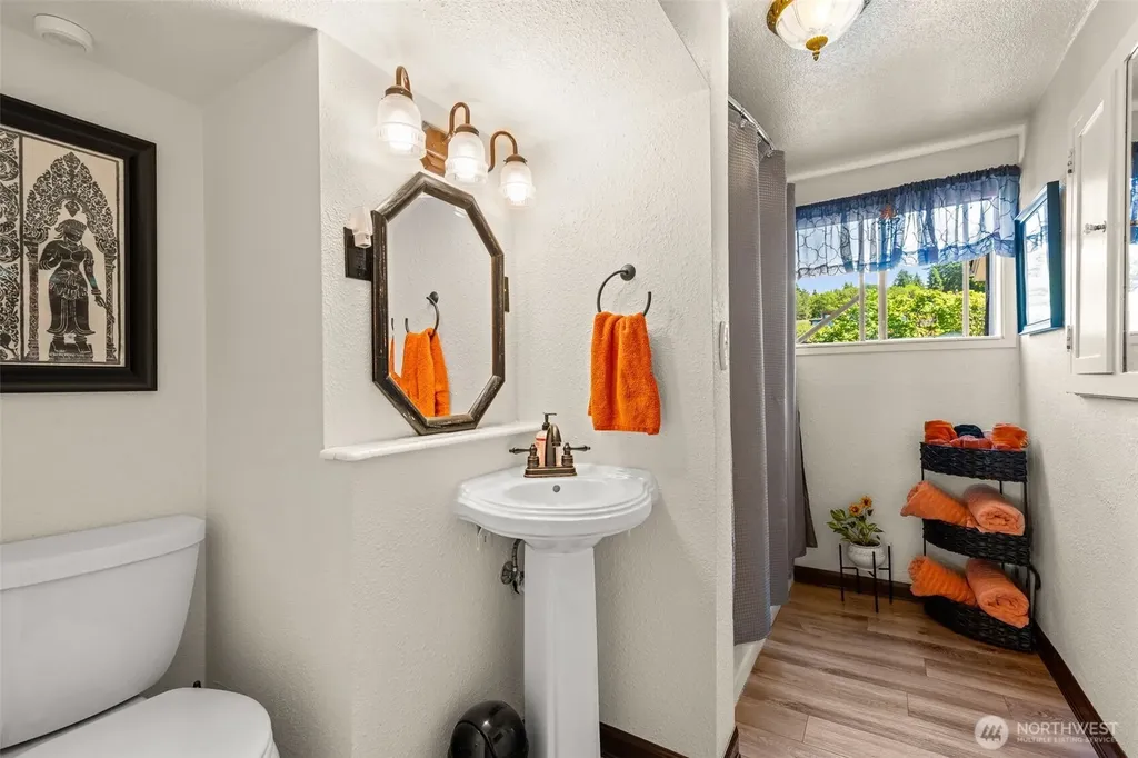 2423 Day Island Boulevard W University Place WA 98466