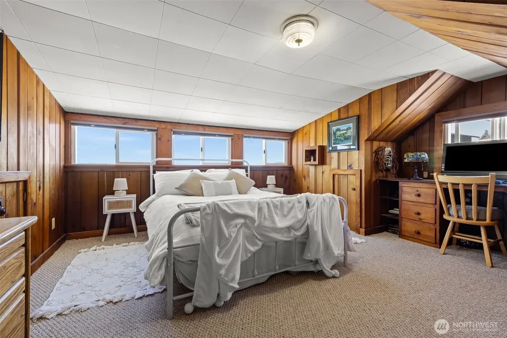 2423 Day Island Boulevard W University Place WA 98466